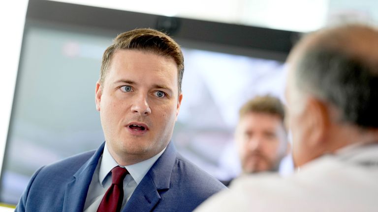 Sağlık Sekreteri Wes Streeting, 'aşırılık' sözlerini çağırdı. Pic: PA