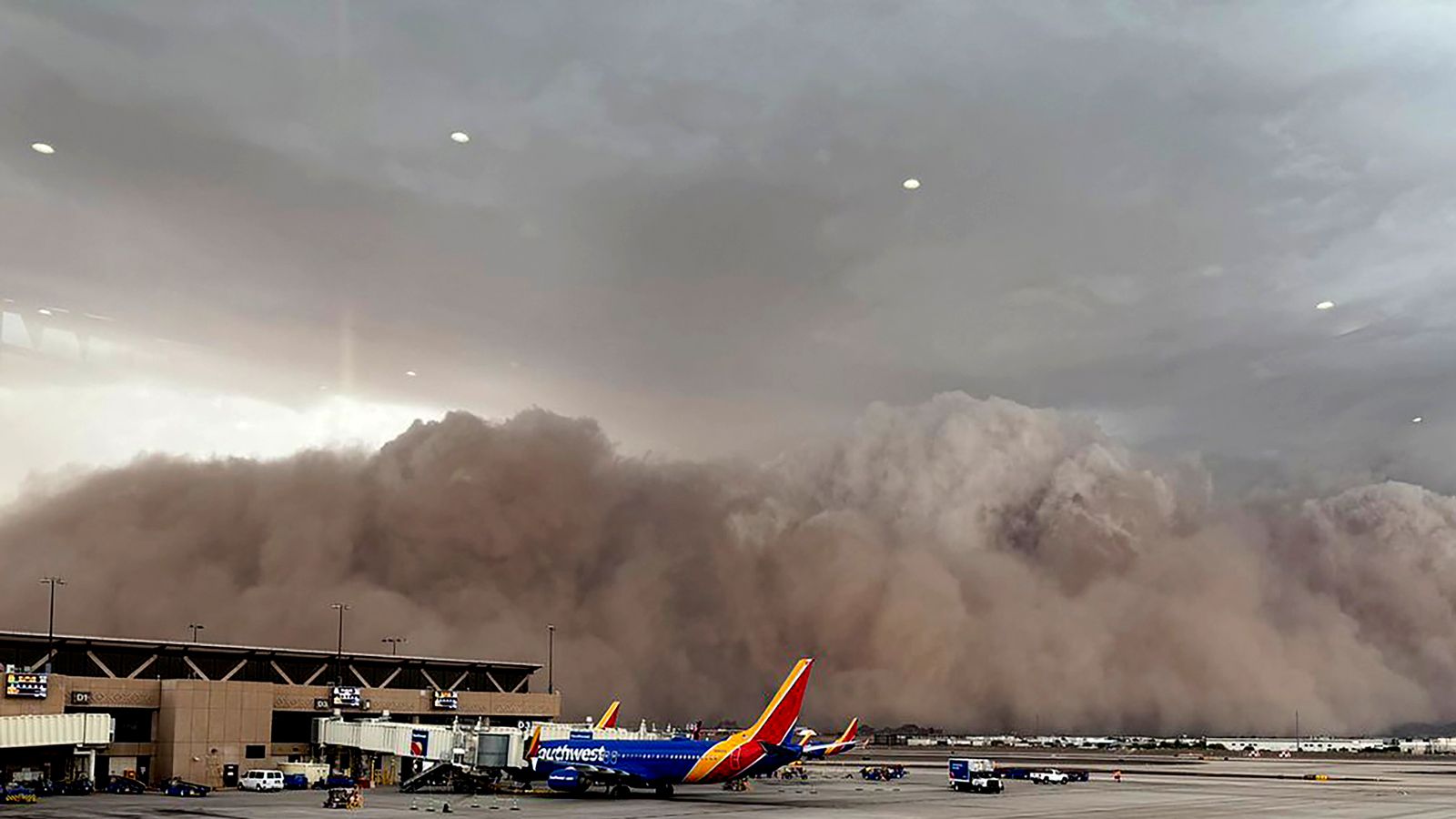Massive dust storm leaves thousands without power and blinds drivers in southwest US