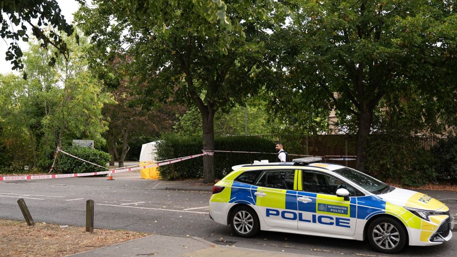 チャドウェルヒース殺人捜査：「20代の女性の死後の警察の控訴」|英国のニュース