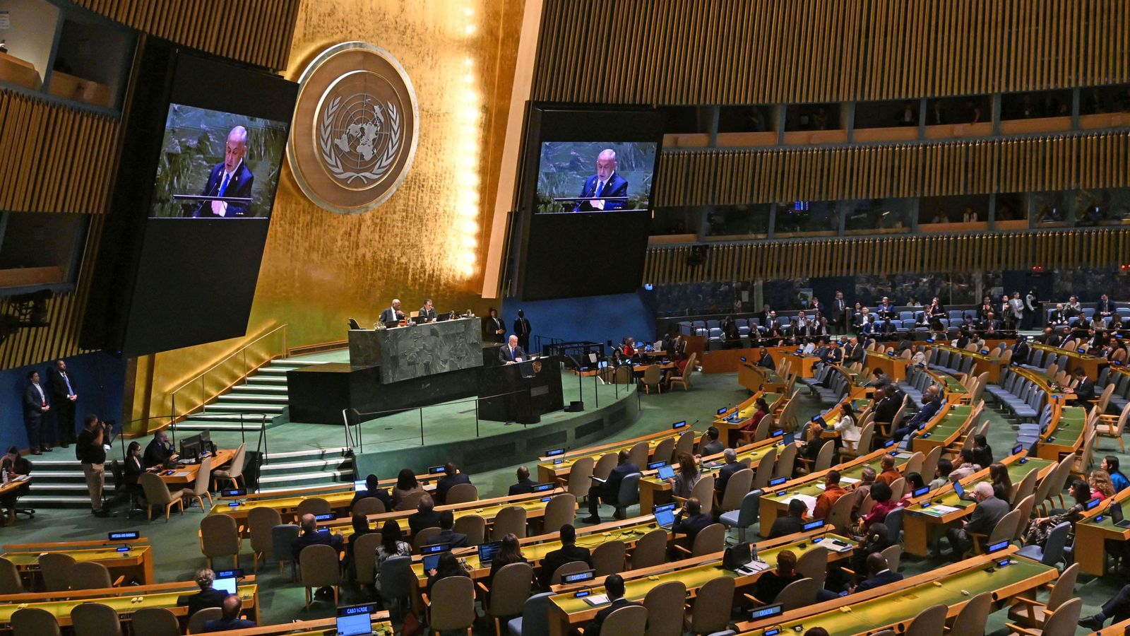 US blocks Palestinian President Mahmoud Abbas and 80 other officials from United Nations' annual meeting in New York