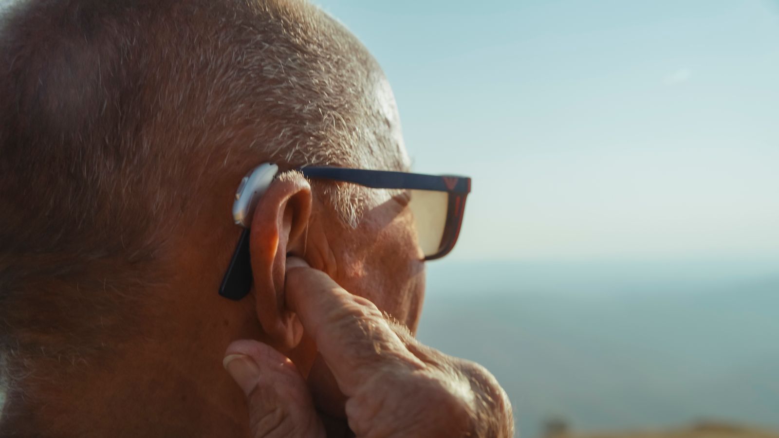 Groundbreaking 'Hearing Glasses' Use AI to Transform Conversations for the Hearing Impaired!