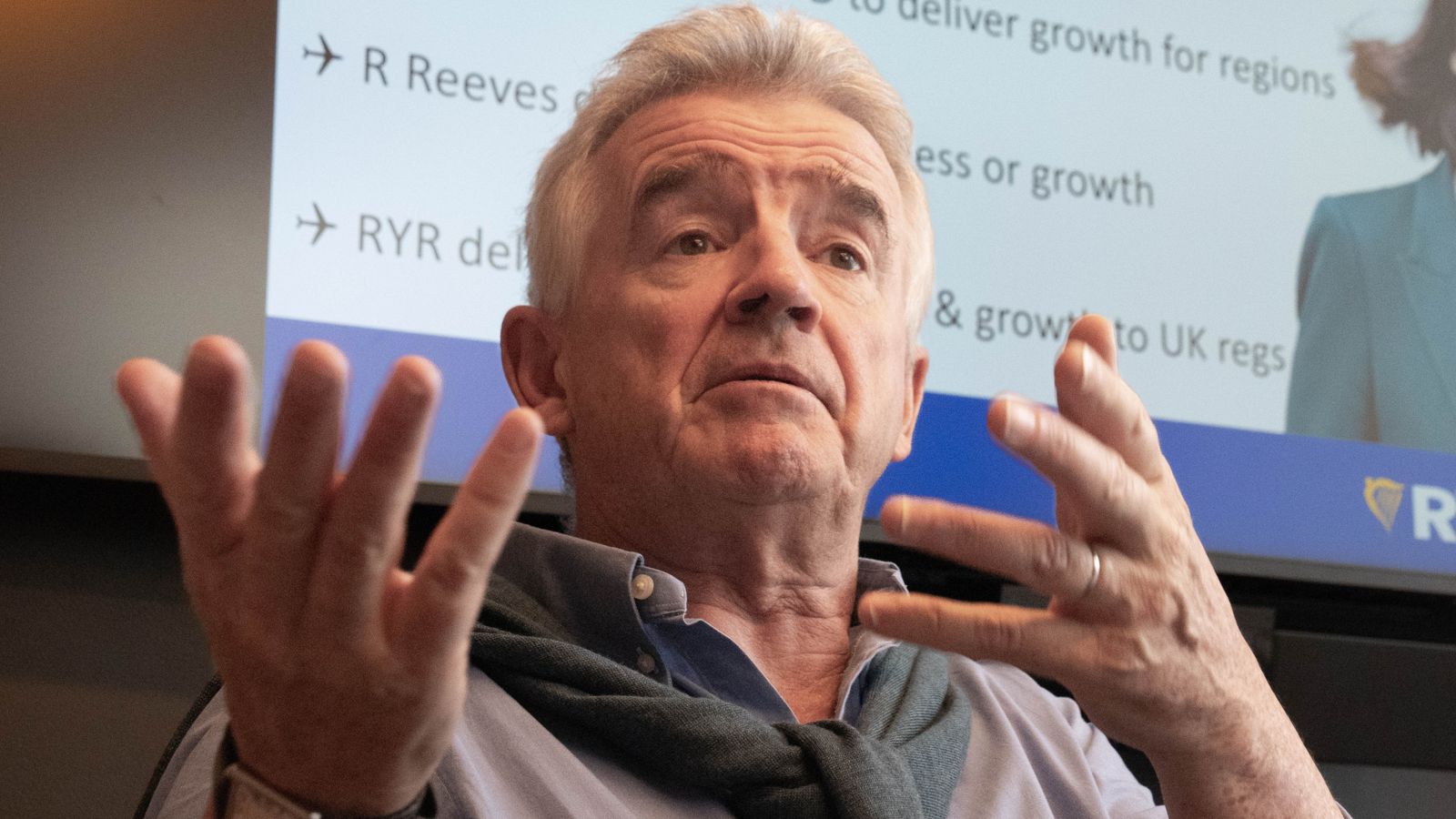Bonuses to rise for Ryanair staff spotting oversized baggage