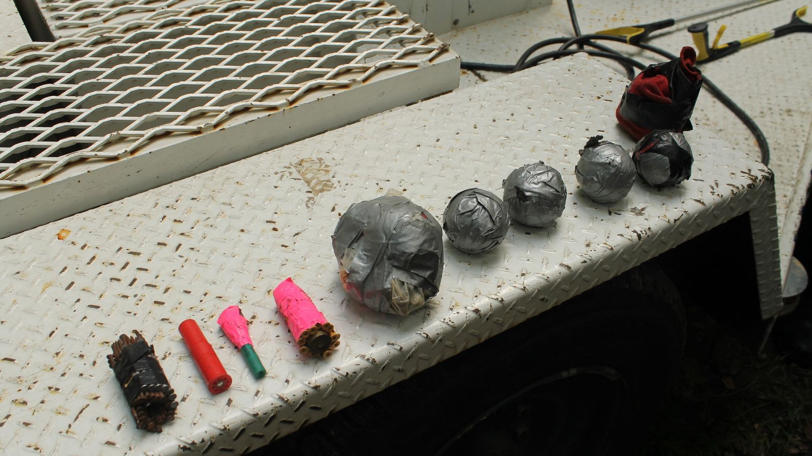 Tennessee: Man tries to detonate 14 explosive devices while being arrested