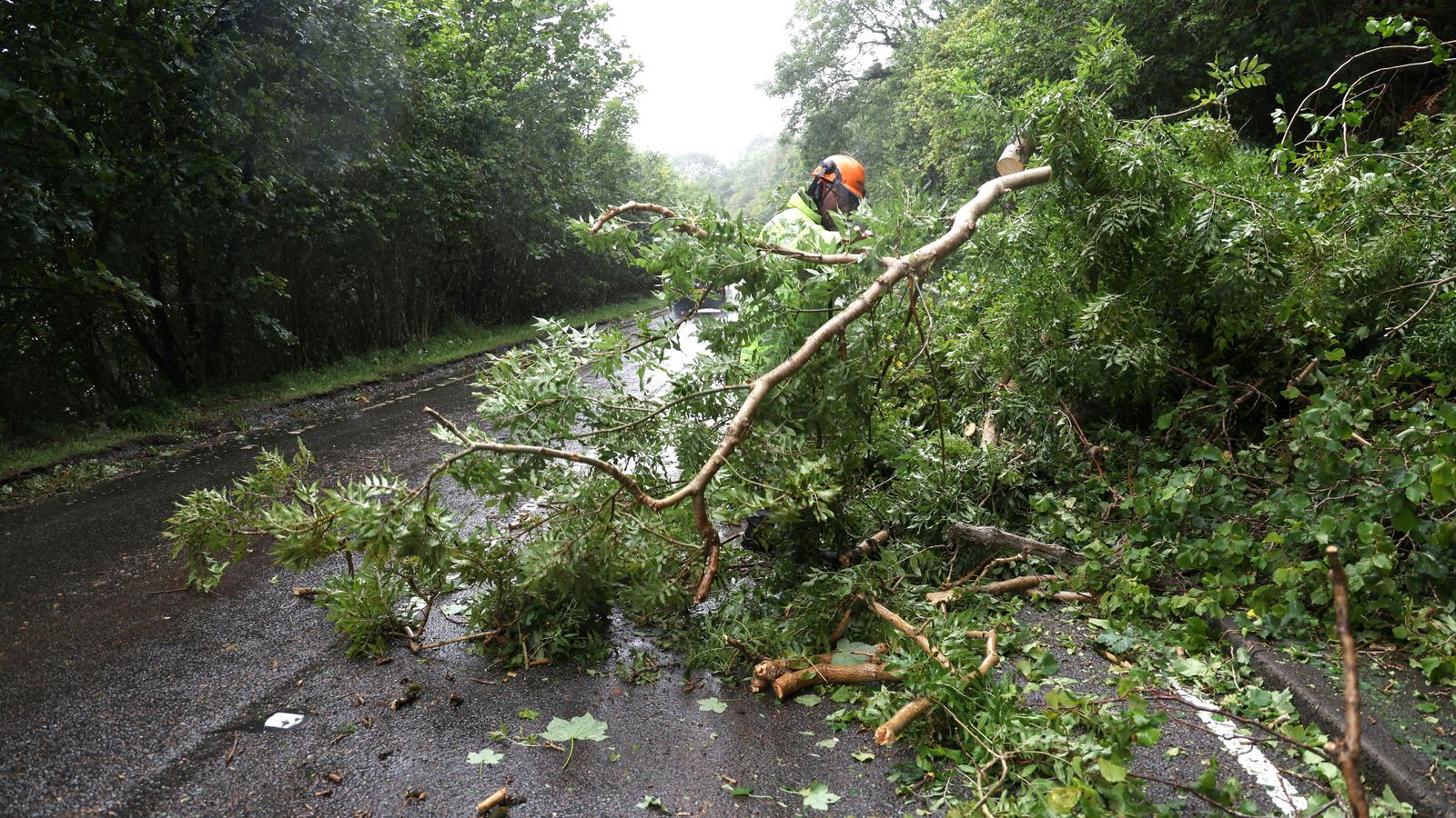 Storm Floris: Travellers warned to expect more disruption