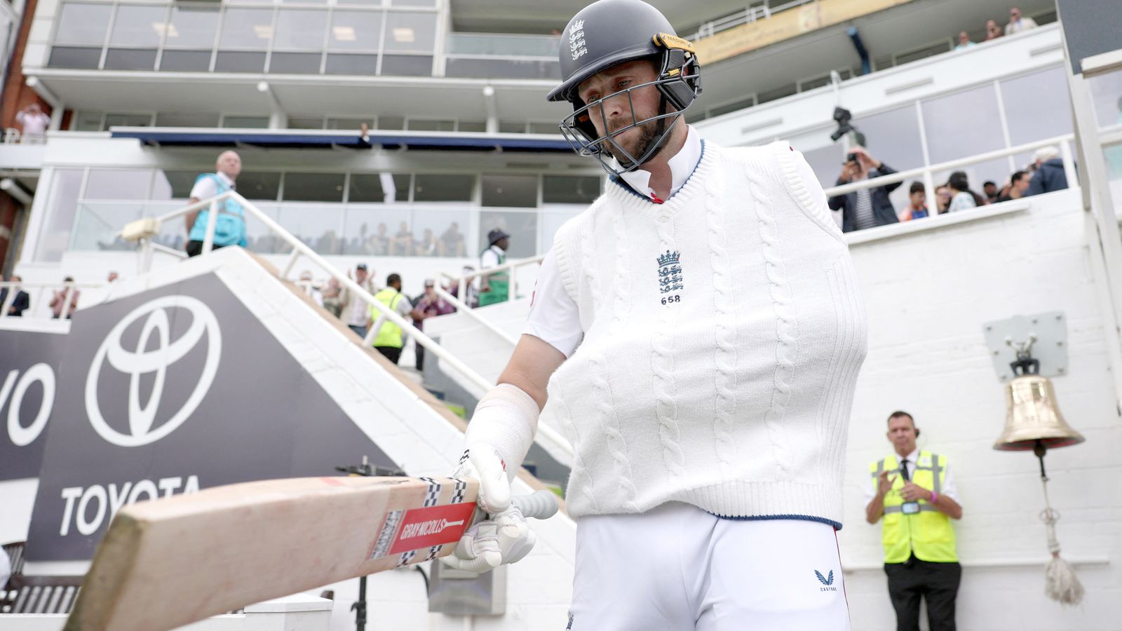 England lose nail-biting final Test to India - after injured Chris Woakes takes to crease with arm in a sling