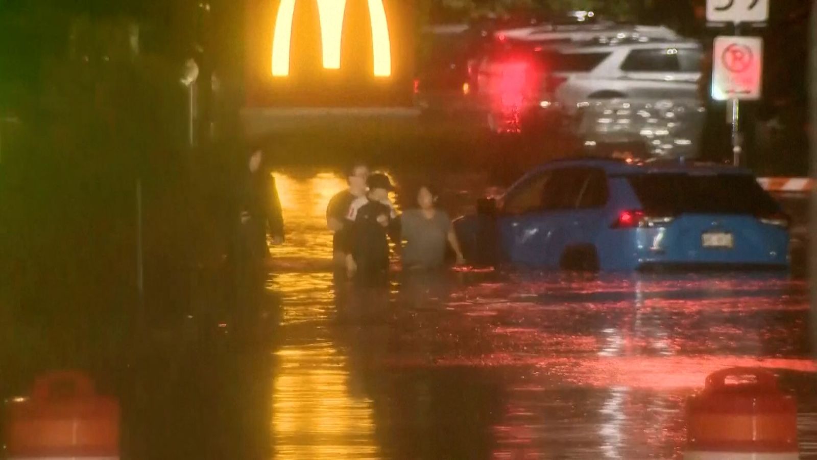 Flash floods cause chaos in Wisconsin | US News | Sky News