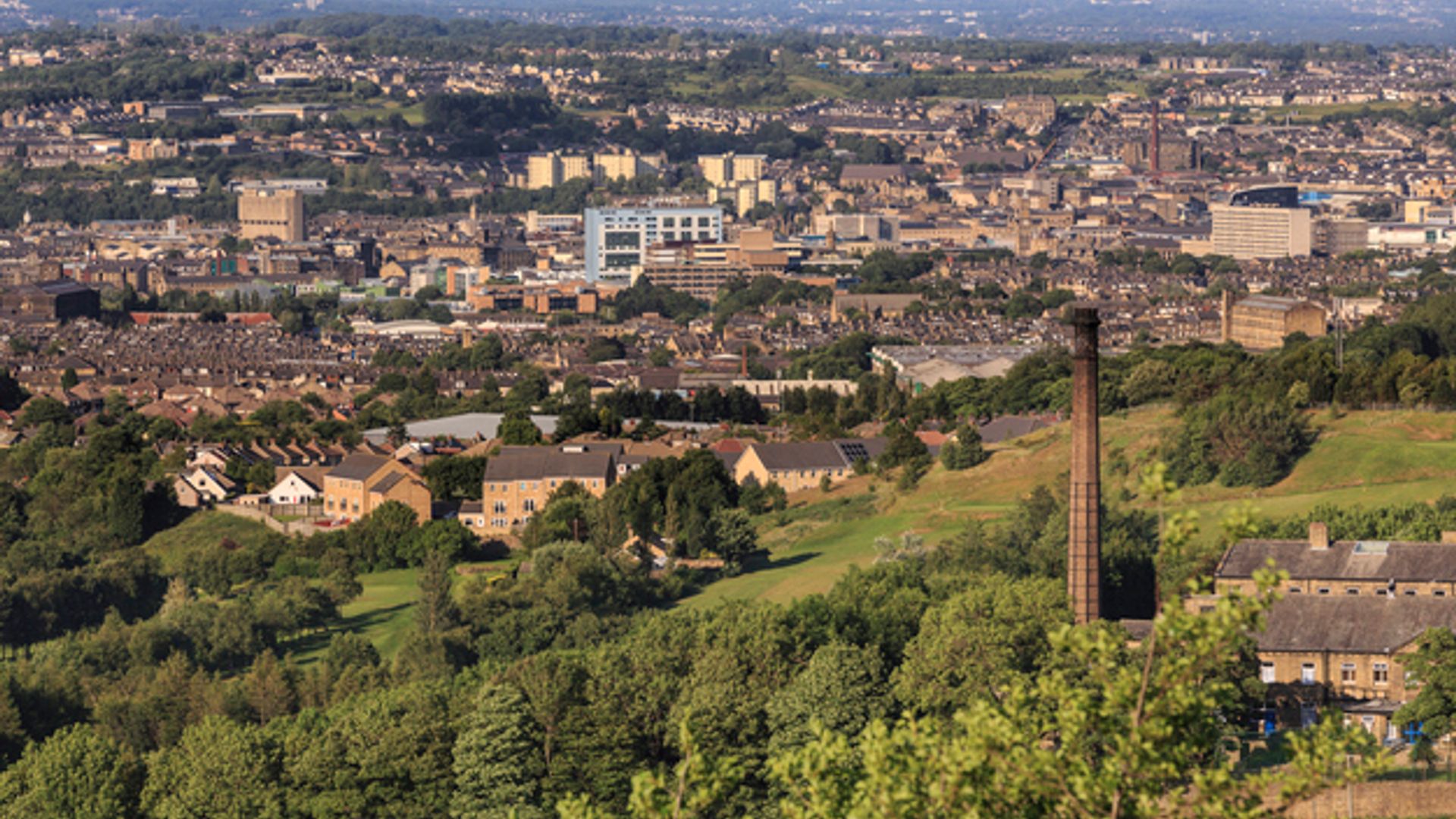V Bradfordu aretirali deset moških zaradi domnevne zlorabe otrok v preteklosti