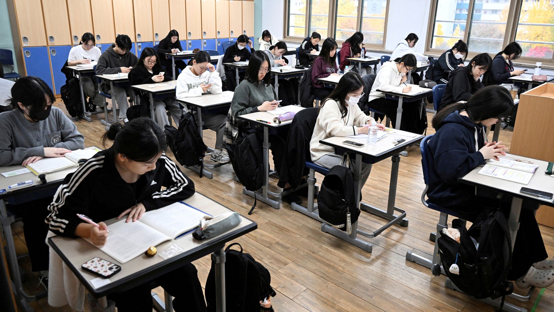 South Korea to ban mobile phones in school classrooms