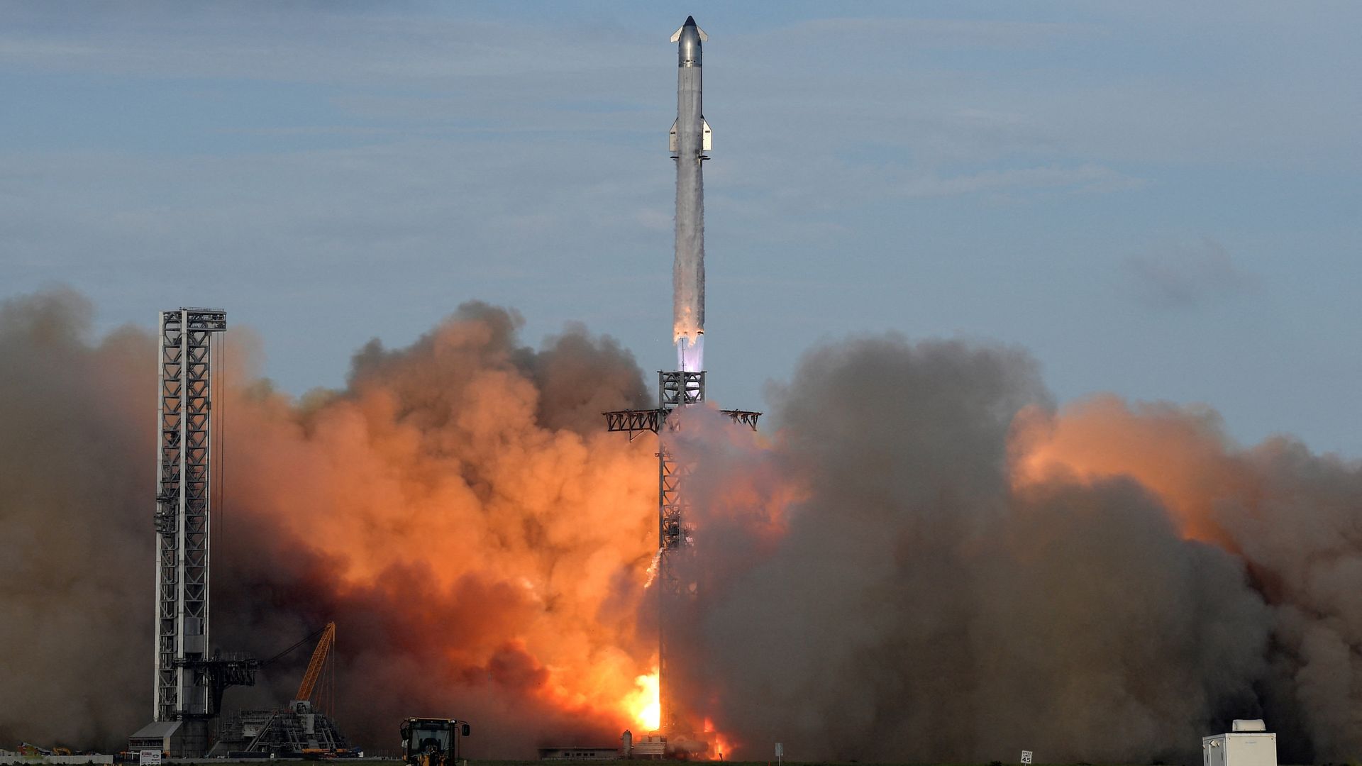 SpaceX completes spectacular Starship test flight