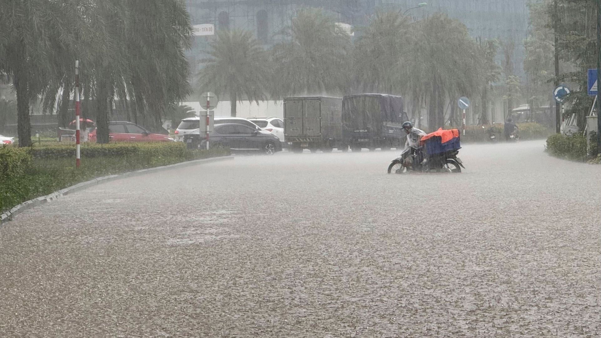 Three people killed and 13 others injured as Typhoon Kajiki hits Vietnam