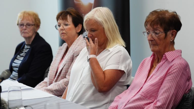 Bayan Fraser ve Bayan Pilley aileleri Çarşamba günü Glasgow'da bir medya konferansına ev sahipliği yapmak için güçlere katıldı. Pic: PA