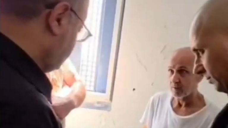 Itamar Ben-Gvir talks to Marwan Barghouti, who appears scared. Pic: X/Itamar Ben-Gvir