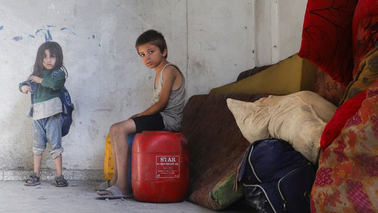 İnsanlar planlanan bir İsrail saldırısının önünde Gazze City'den kaçmaya hazırlanıyor. Resimler: Reuters
