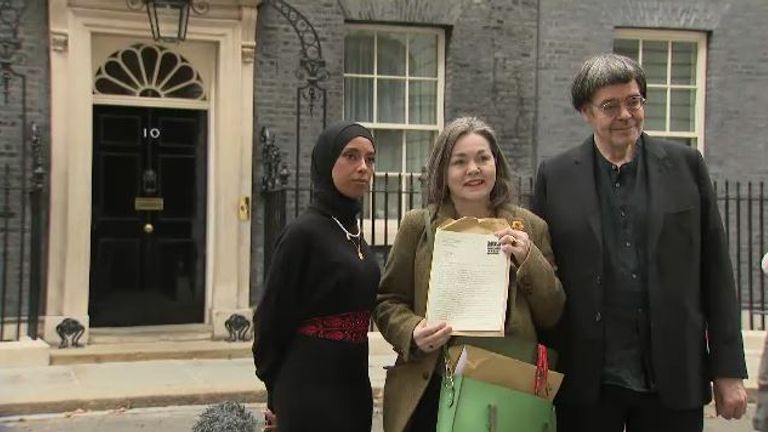 NUJ representatives handed the letter into Number 10