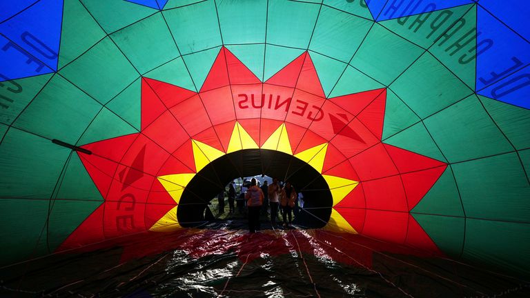 The most striking pictures of the day