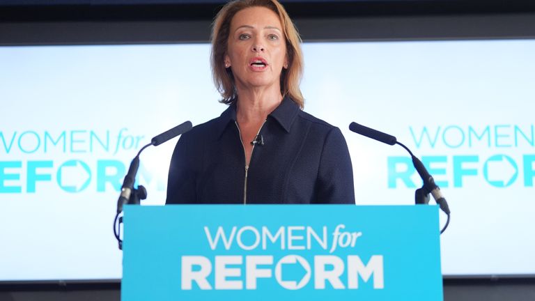 Sarah Pochin, parlamentare di Runcorn, ha accusato il governo di inazione nel contrastare l'immigrazione illegale e l'ha definita una