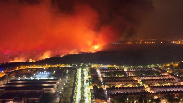 Tres Cantos wildfire, 13 miles north of Madrid