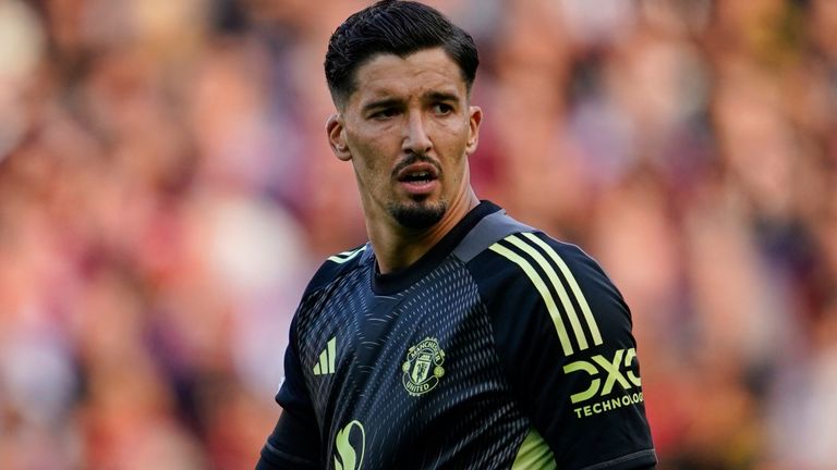 Manchester United's goalkeeper Altay Bayindir 