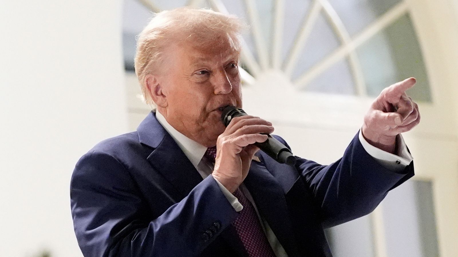 'Chipocalypse Now': Trump threatens 'war' on Chicago in immigration crackdown