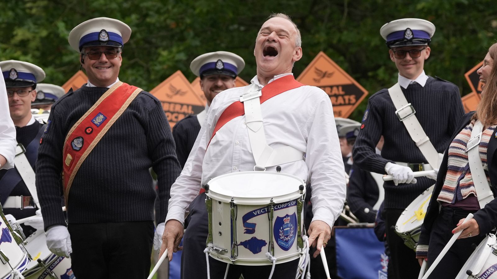 Ed Davey attacks Reform and Nigel Farage as he pushes for emergency measures to clear asylum backlog