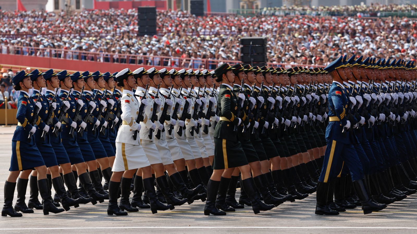 Xi presents his vision of the future - and the company by his side was no accident