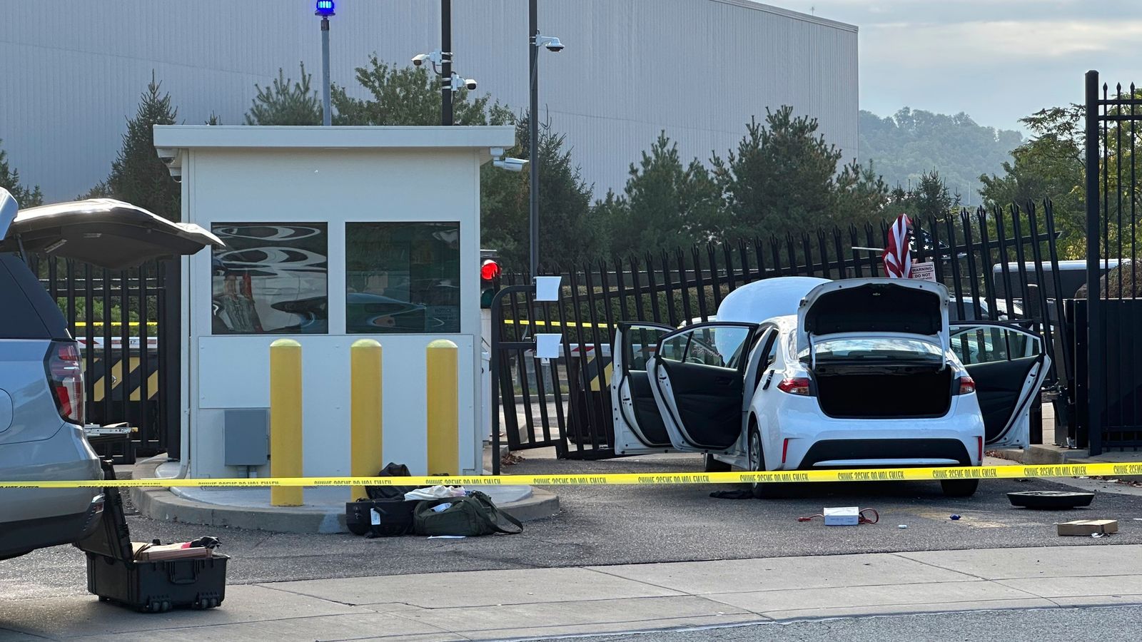 Suspect in custody after driver crashed car into FBI's Pittsburgh ...