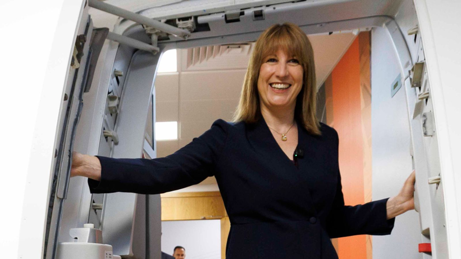 Rachel Reeves urged to cut national insurance and hike income tax in upcoming budget