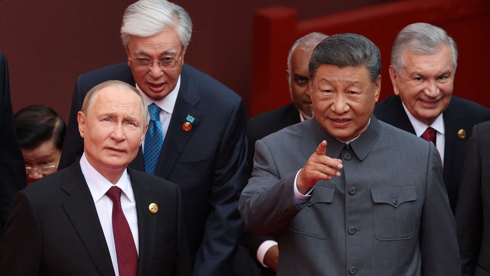 Xi presents his vision of the future - and the company by his side was no accident