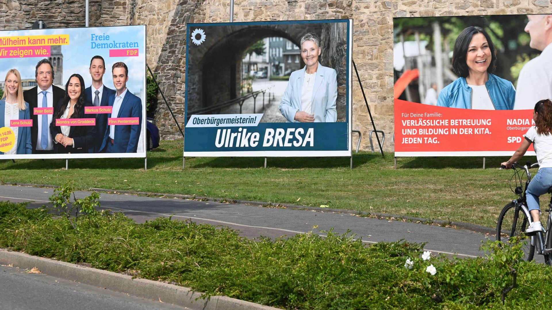 Online conspiracy theories rife after 16 election candidates die in Germany