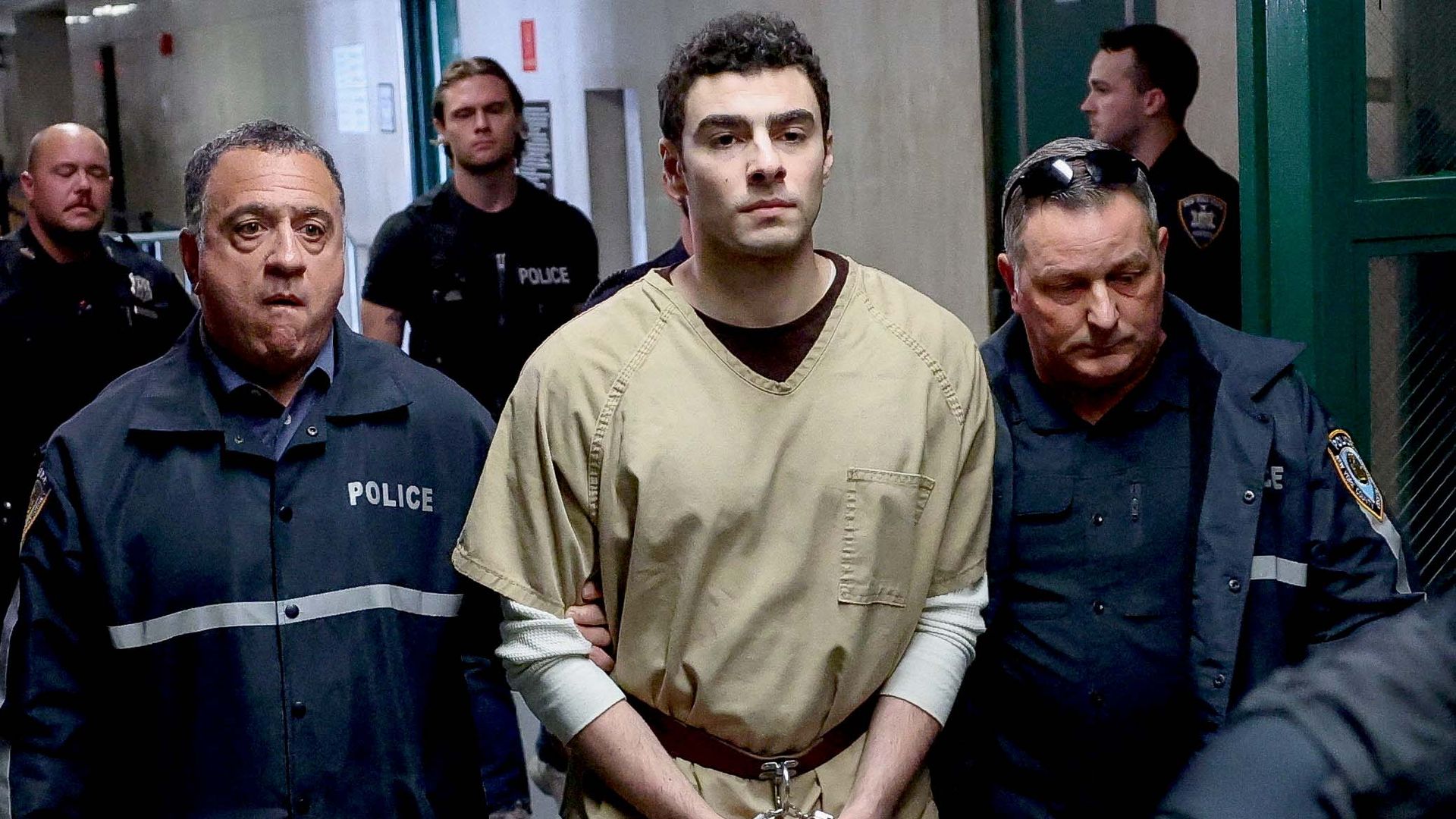 Luigi Mangione's lawyers call on judge to block the death penalty