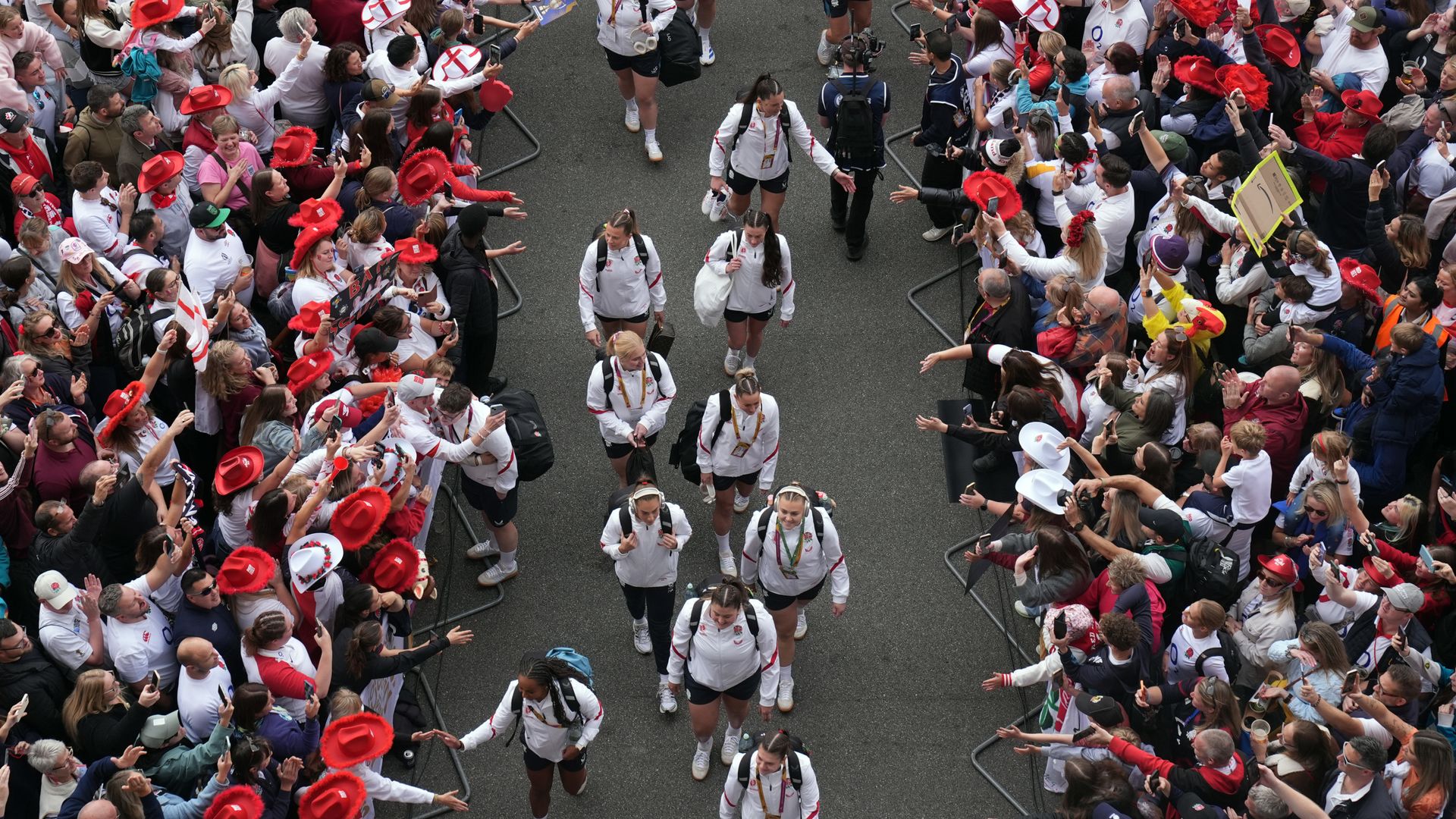 <a href='https://www.skysports.com/rugby-union/live-blog/12321/13439093/womens-rugby-world-cup-final-live-englands-red-roses-vs-canada-score-match-updates-reaction-and-more' target='_blank'>England's Red Roses v Canada | Women's Rugby World Cup final latest</a>