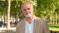 Renowned sculptor Martin Jennings has been commissioned to create a statue of the Queen for her national memorial