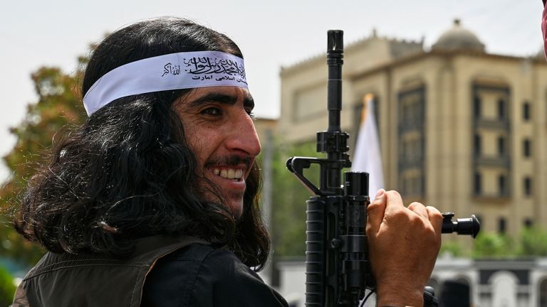 یک جنگنده طالبان در اوت 2025. عکس: AP