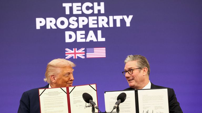 Bu arada Trump ve Starmer, büyük ölçüde teknoloji ve yapay zekaya odaklanan teknoloji refah anlaşmasını imzaladılar. Pic: Reuters