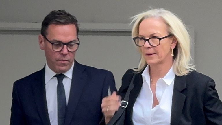 James (L) ve Elisabeth Murdoch (R) Eylül 2024'te Nevada'da bir mahkemeye gelen ailenin güveninin şartlarını değiştirme girişimine meydan okuyor. Pic: Reuters