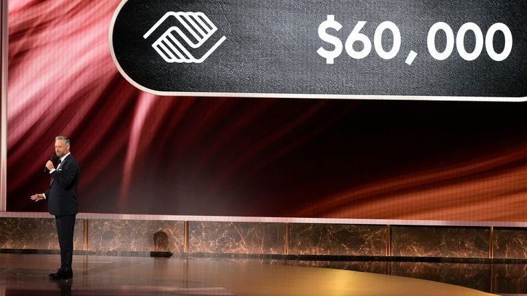 Host Nate Bargatze's short speech incentive. Pic: Chris Pizzello/ AP