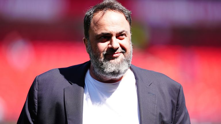 Sahibi Evangelos Marinakis, Santo ile düşen bir halka sahipti