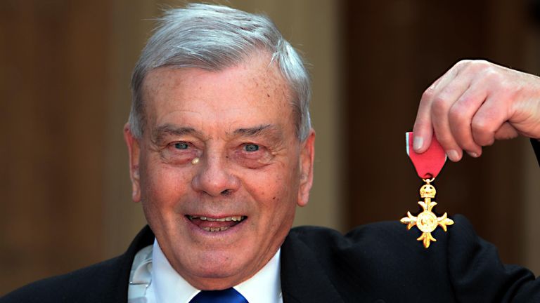 Harold (Dickie) Kuş 2012'de OBE ile. Dosya Pic: PA