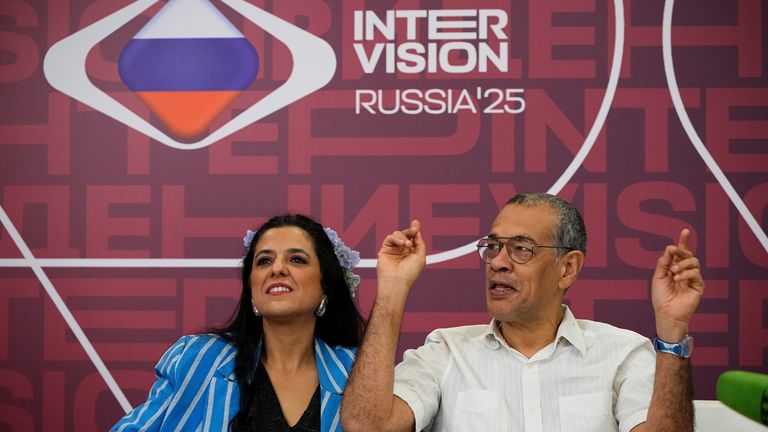 Brazilian contestants, duo Luciano Calazans and Thais Nader 