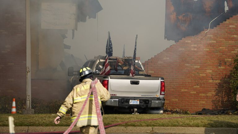 Pickup, która wbiła się w budynek kościoła. PIC: Lukas Katilius/The Flint Journal/AP