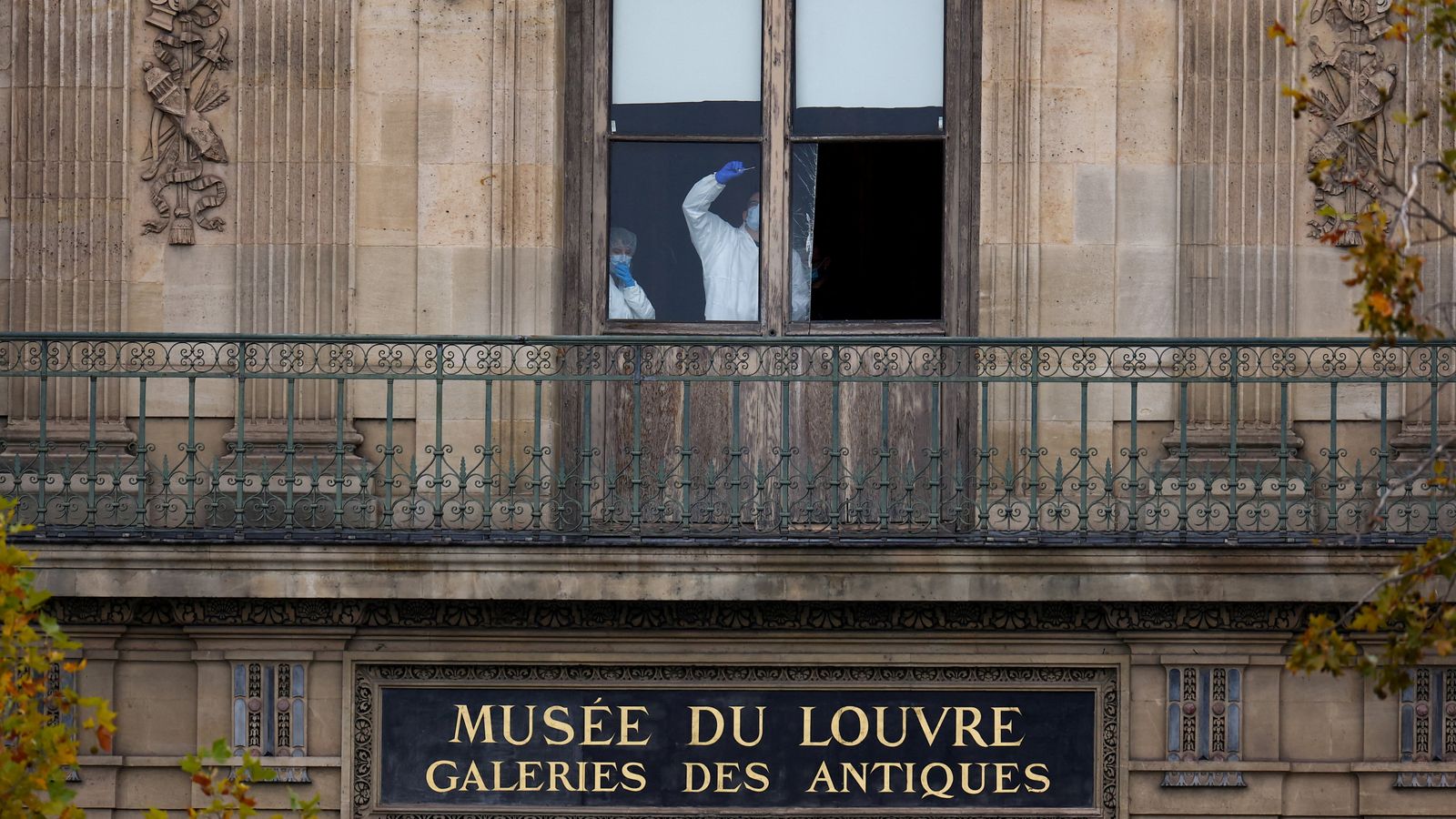 Jewels stolen in Louvre heist worth £76m, prosecutor says