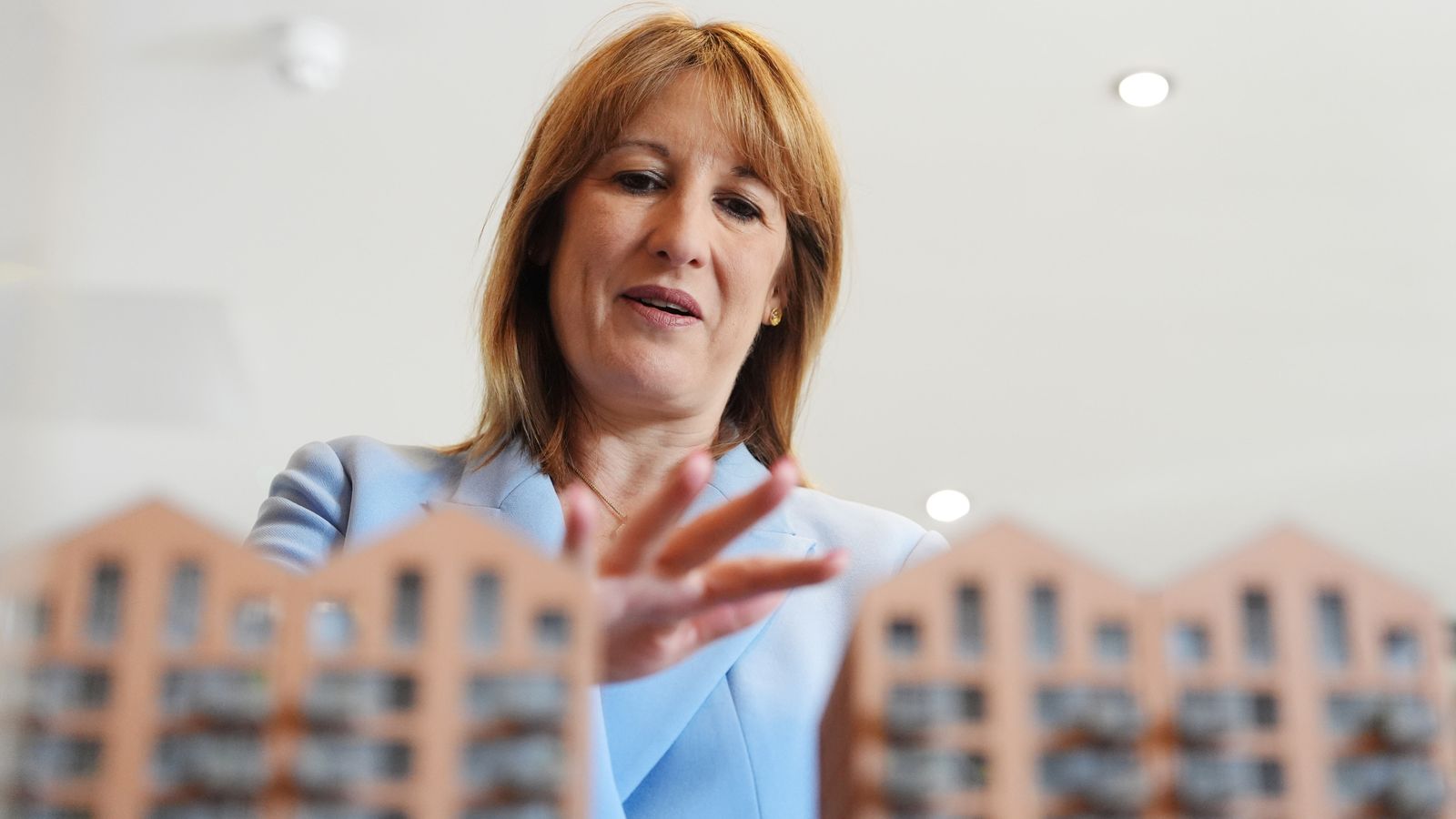 Rachel Reeves to face no further action over ‘inadvertent’ rental licence ‘failure’ says Keir Starmer Rachel Reeves to face no further action over ‘inadvertent’ rental licence ‘failure’ says Keir Starmer