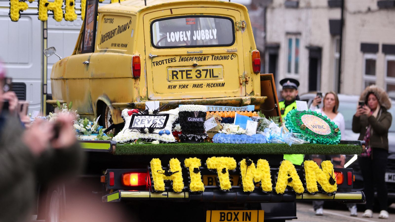 Ricky Hatton funeral live: Famous faces arriving at Manchester Cathedral as huge crowds pay tribute Ricky Hatton funeral live: Famous faces arriving at Manchester Cathedral as huge crowds pay tribute