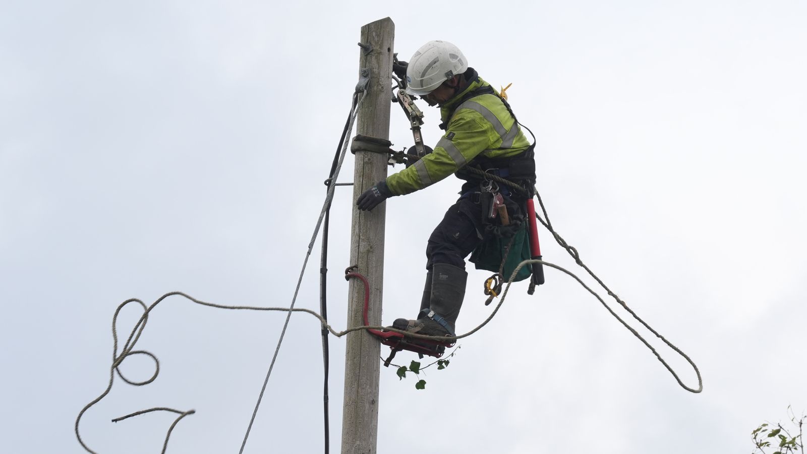 Thousands of homes still without power as repairs continue after Storm ...