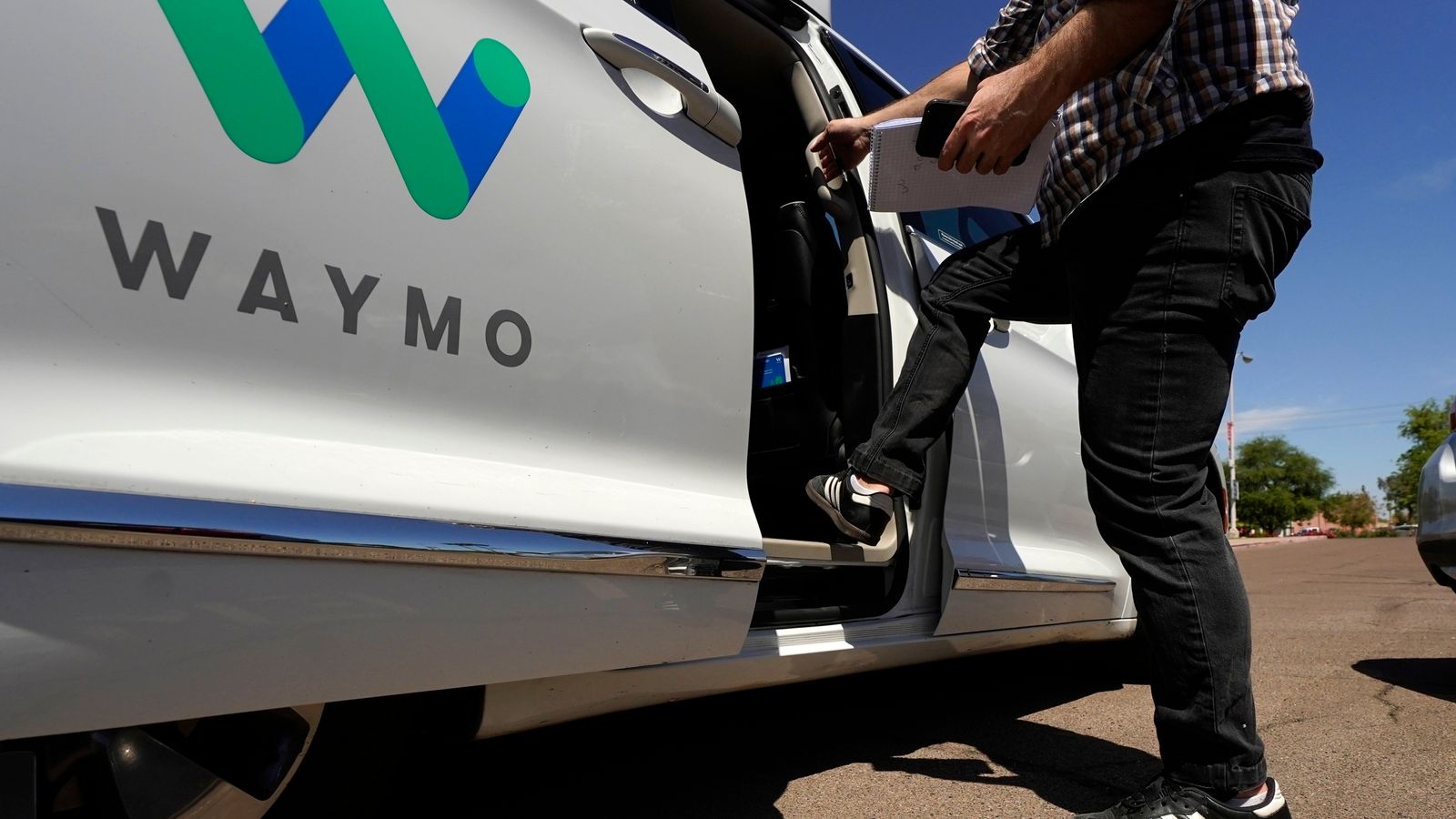 Driverless taxis to operate on London's roads from next year