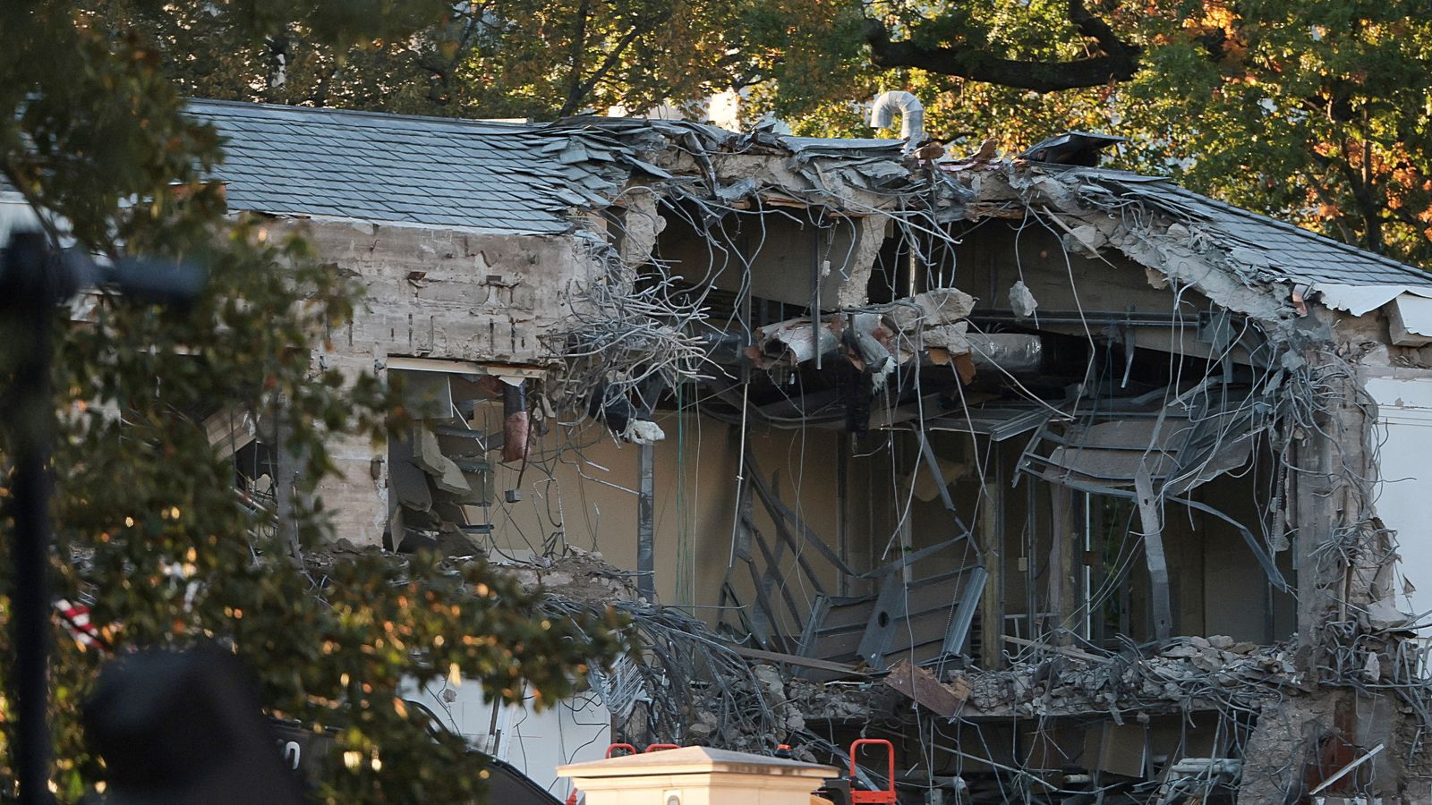 Demolition work begins on White House East Wing for Trump's £186m ballroom