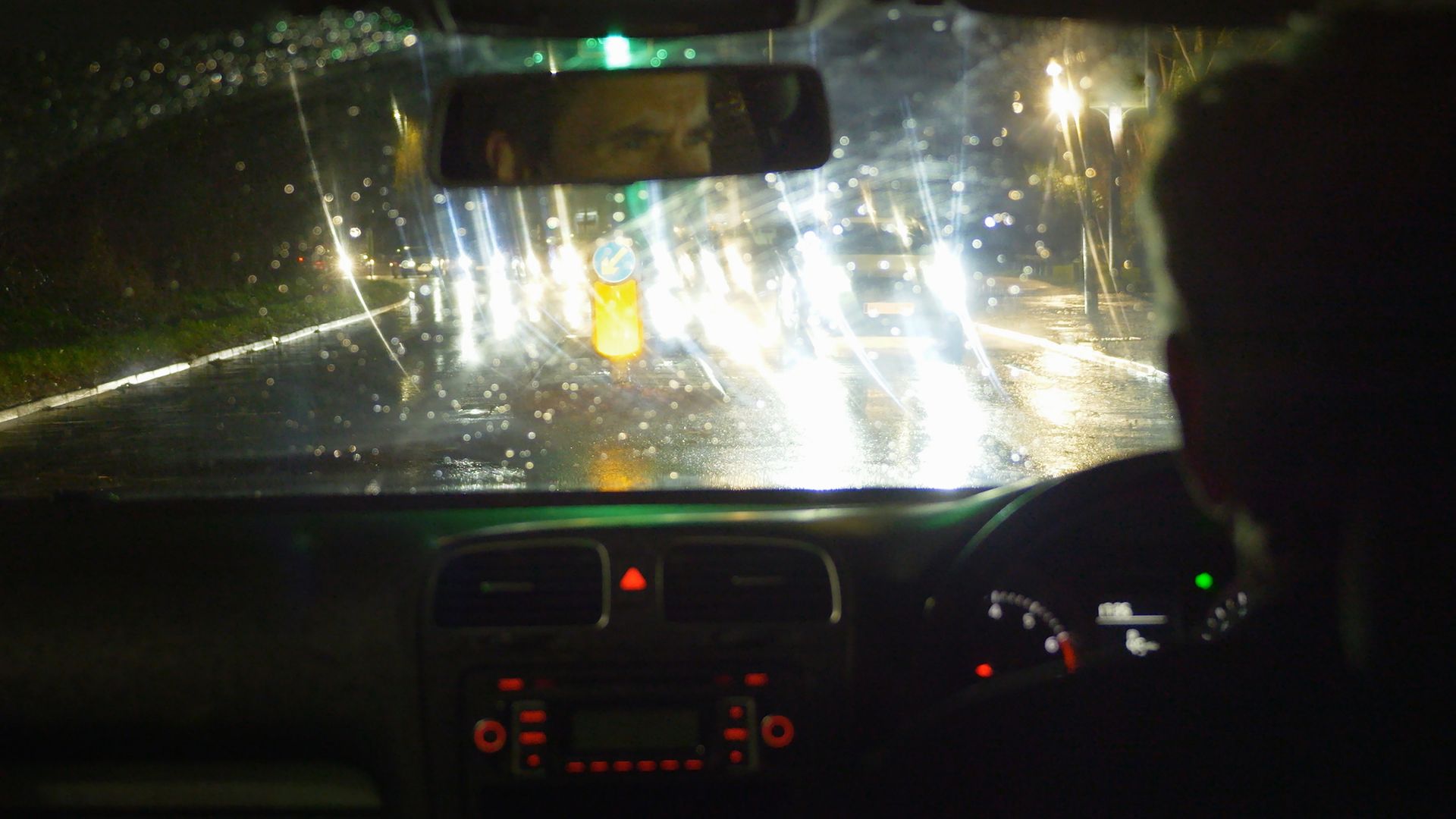 Dazzling headlights a major frustration for drivers at night