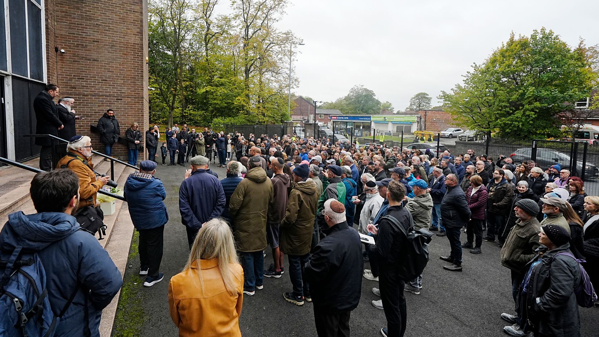 'Evil will not prevail': Community marks one week on from synagogue attack