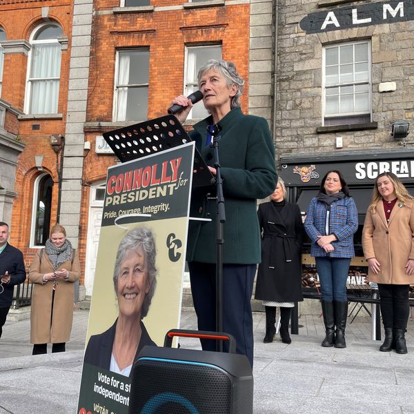 Connolly oylamadan günler önce bir mitingde. Resim: PA