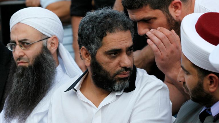 skynews-fadel-shaker-lebanon_7058124 Estrela pop que se tornou militante islâmica em tribunal após 12 anos de fuga | Notícias do mundo